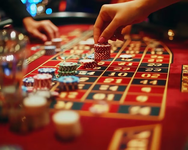 kongtoto mobile app interface showing live casino tables